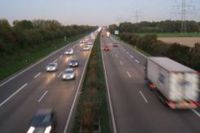 Kraftfahrer auf der Autobahn